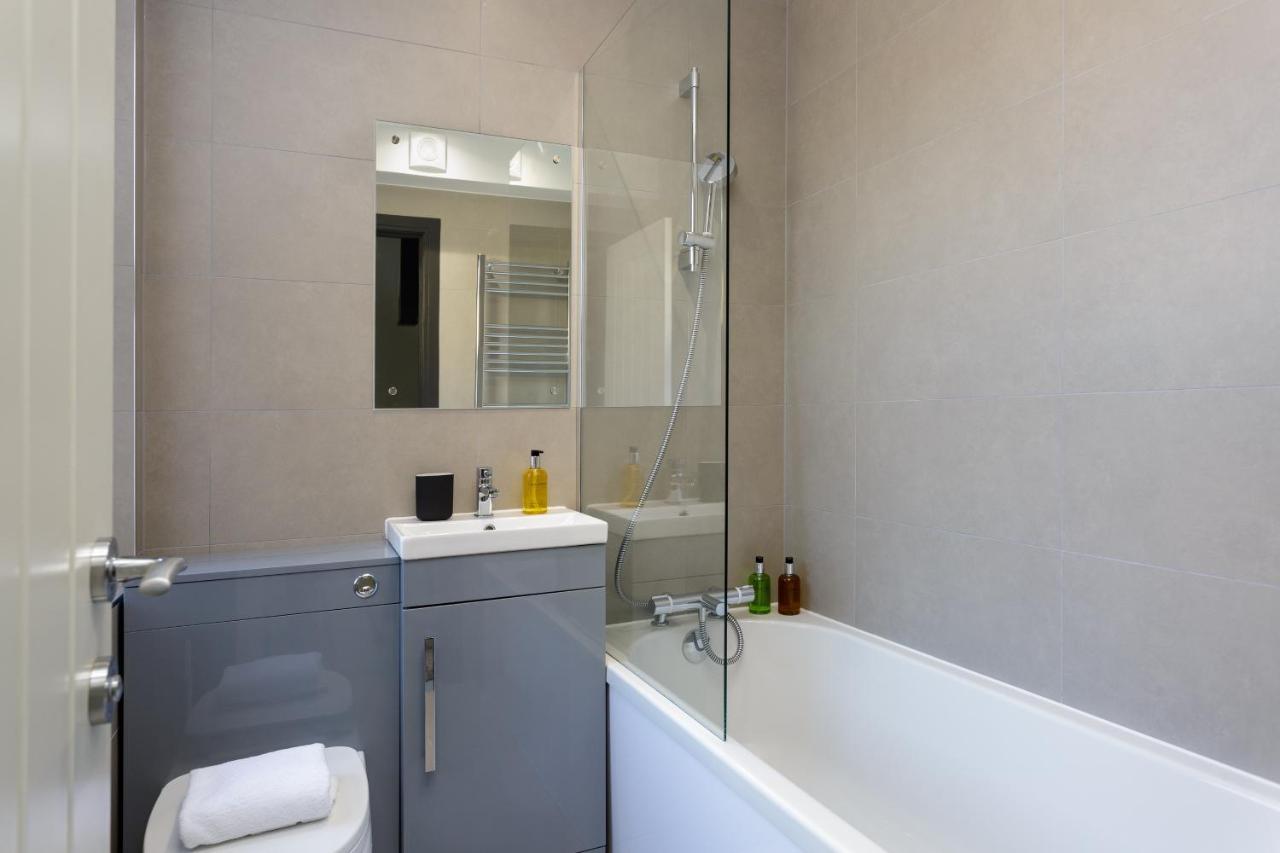 Beatrice Manor - Luxury 4 Bedroom House In Southsea, Сasa de vacaciones Portsmouth